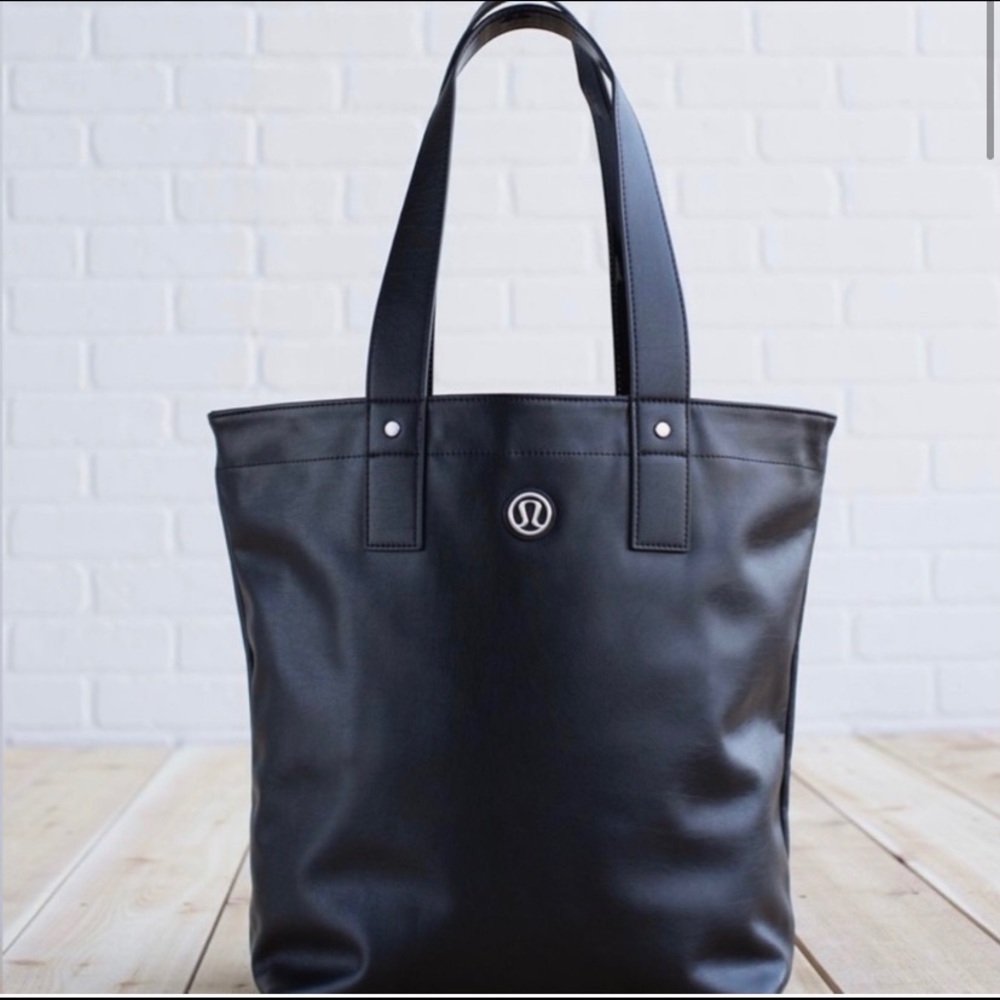 Lululemon Mantra bag